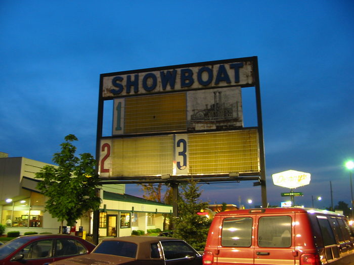 Showboat 5 (Showboat Cinemas 1 2 & 3) - May-Jun 2002 Photo (newer photo)